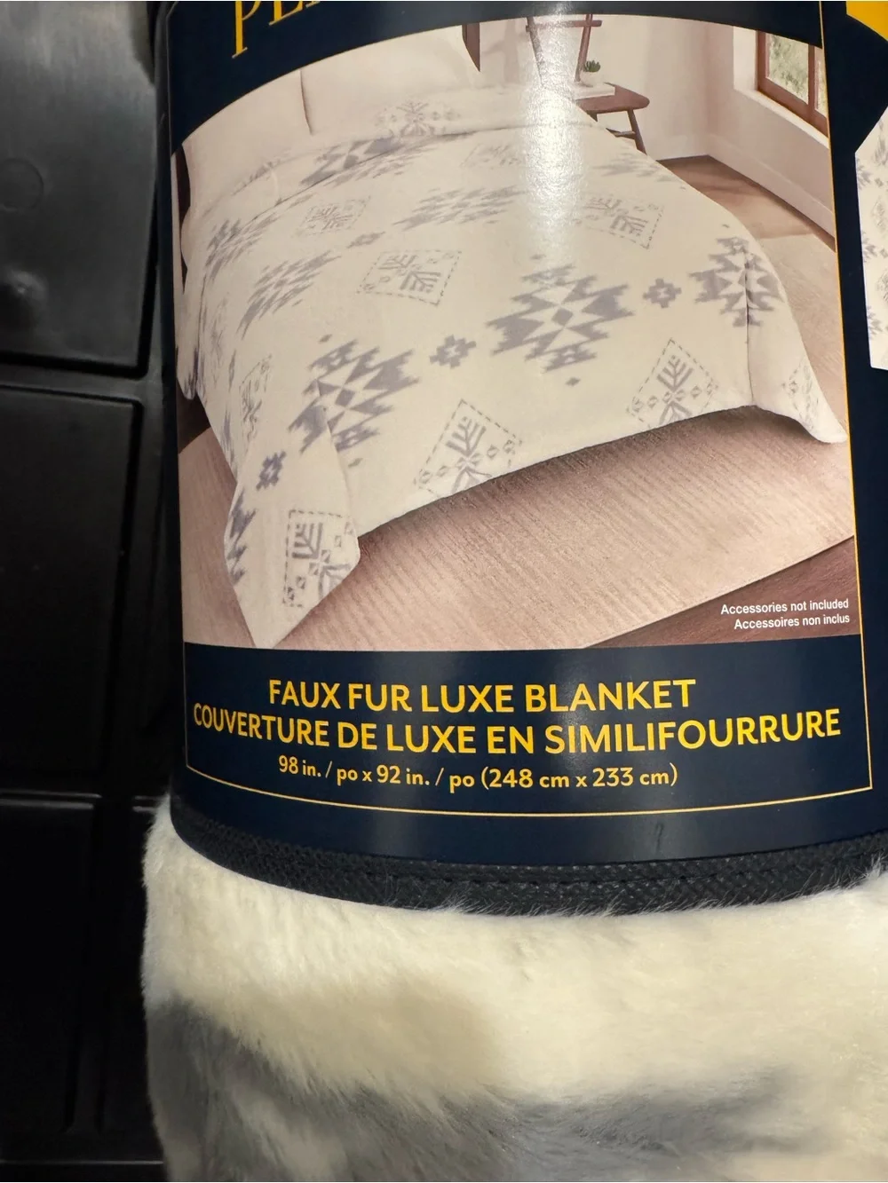 Pendleton Faux Fur Throw Blanket in White and Gray Queen size/NEW